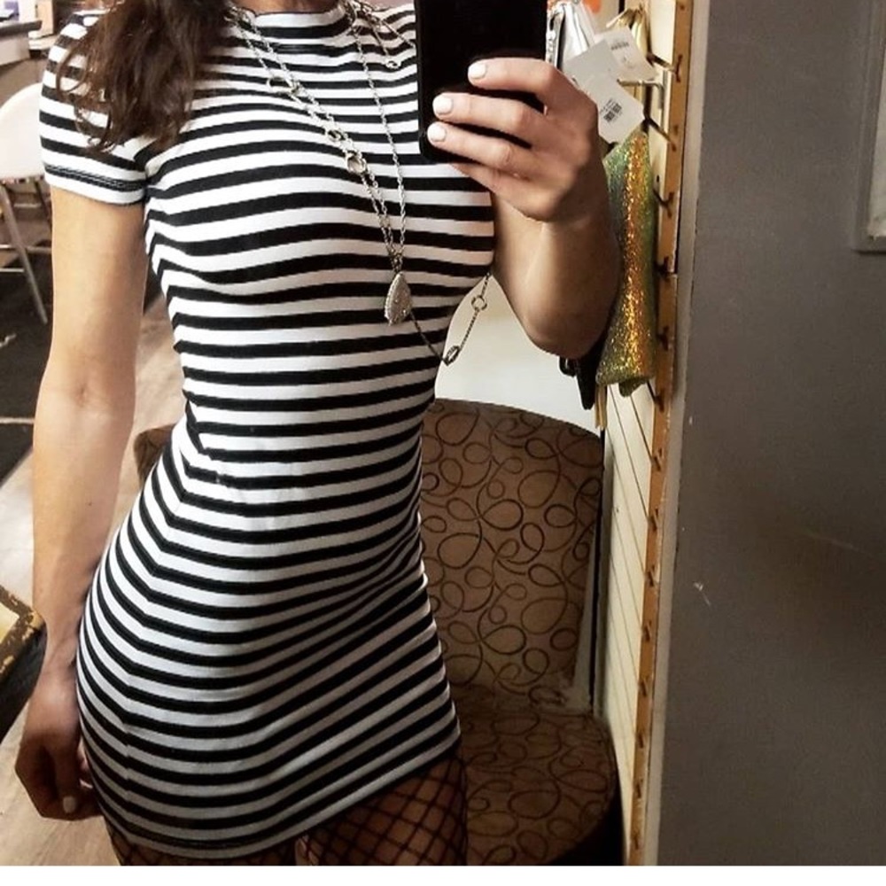 Dress - Picture 3 of 3